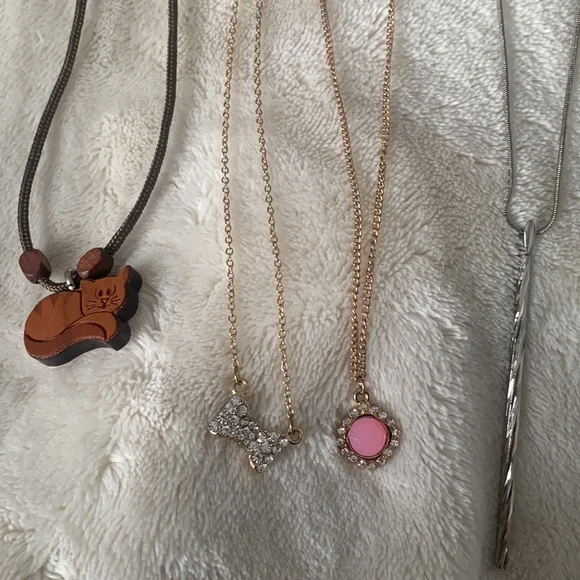 Necklaces 💕💎 - Picture 3 of 4